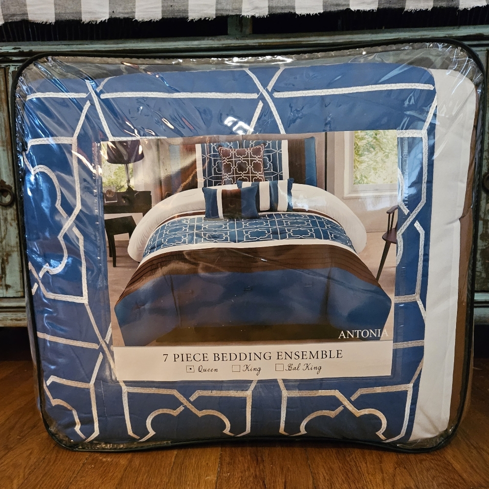 Brand New Queen Comforter Set